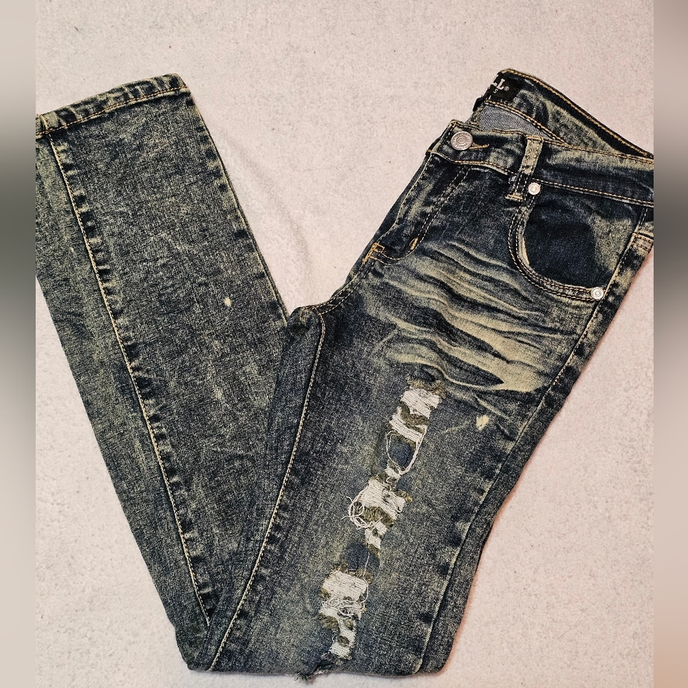 Thrill distressed jeans